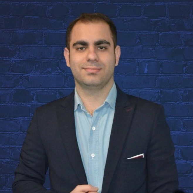 معرفی ایمان ساریخانی